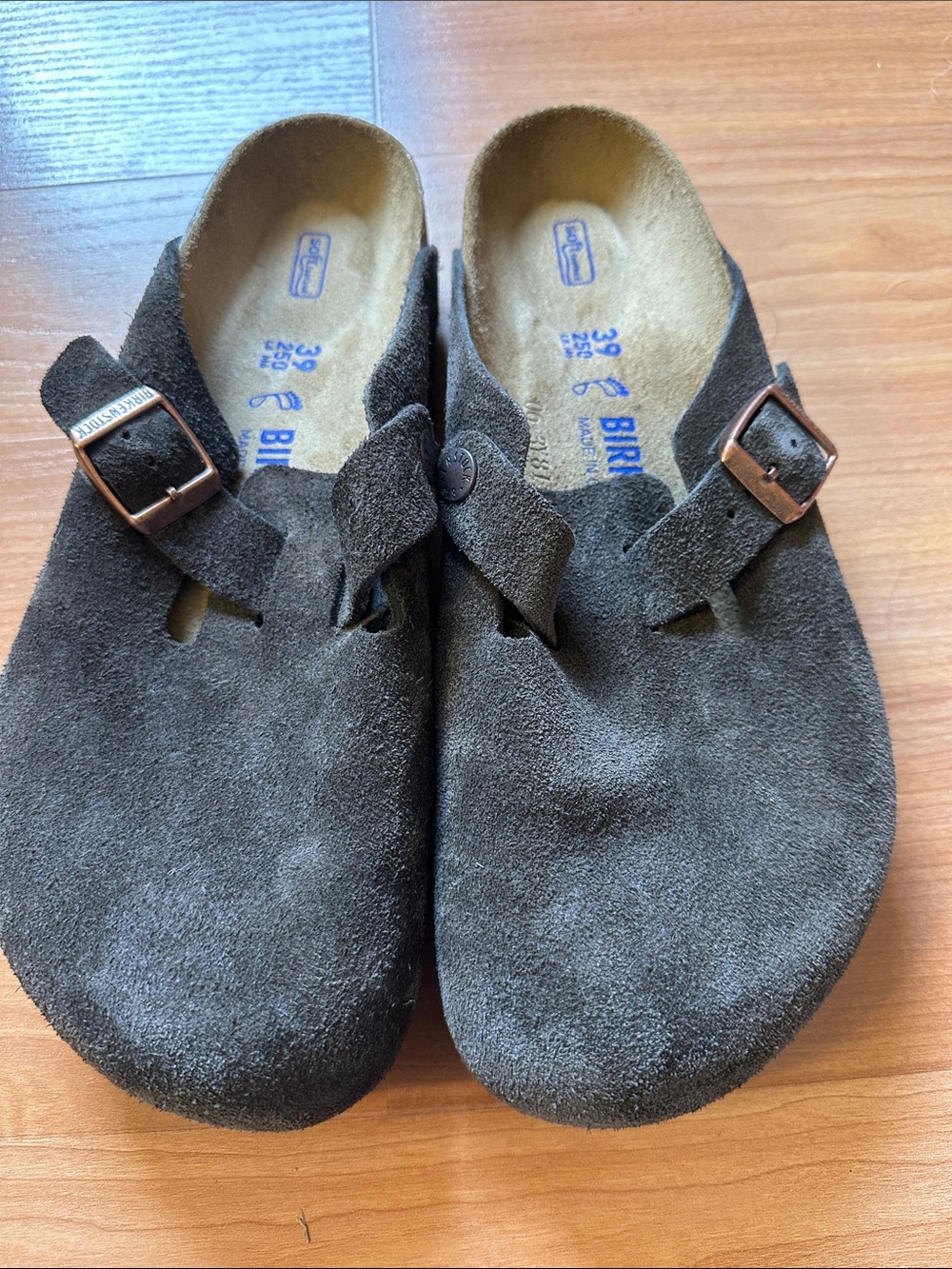Birkenstock Boston Clogs in Dark Brown Suede 39 wide, soft bed